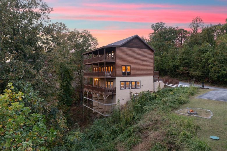 8 Reasons to Book a Cabin Instead of a Downtown Hotel in Gatlinburg